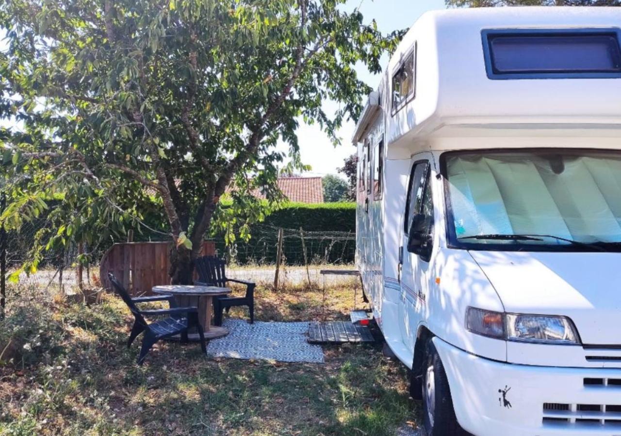 Charmant Camping-Car A La Campagne Labessiere-Candeil Экстерьер фото